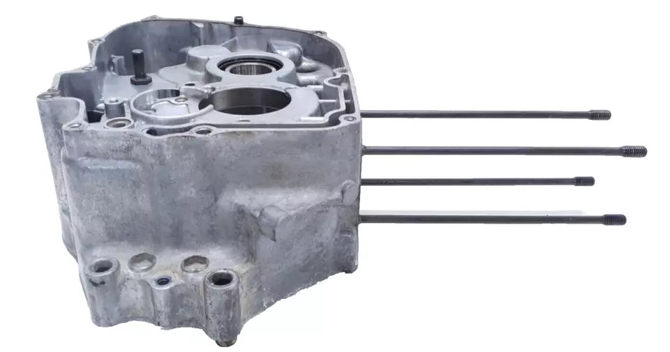 Carter moteur central droit Honda CB 125 T 1980 n°2 Réf : 11100-399-000