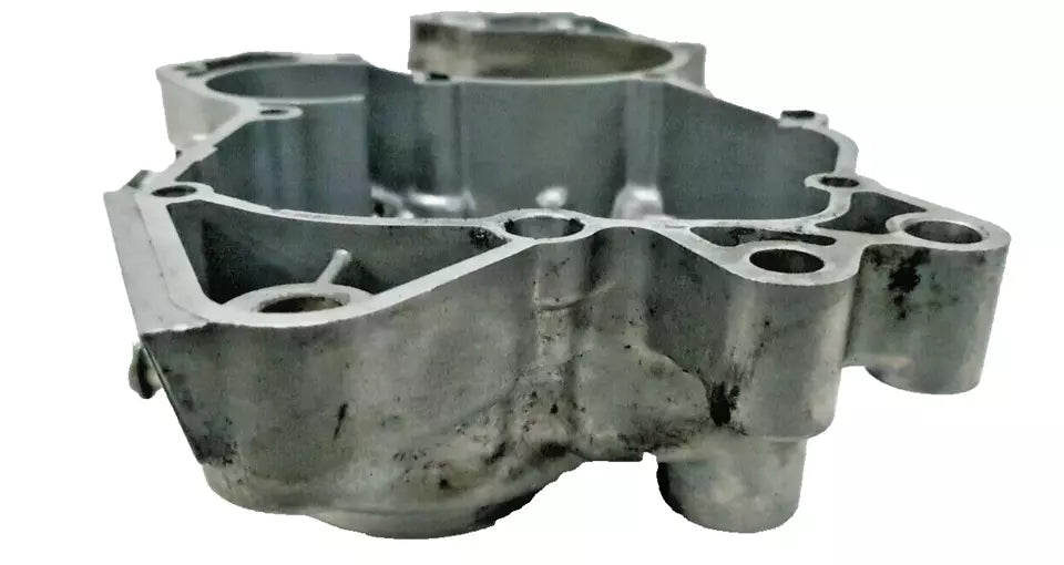 Carter moteur central gauche Yamaha DT125LC 1987 n°2 Réf : 10V-15111-01-00