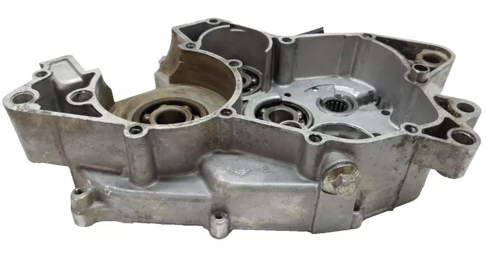 Carter moteur central droit Yamaha DT125LC 1987 n°9 Réf : 10V-15121-02-00