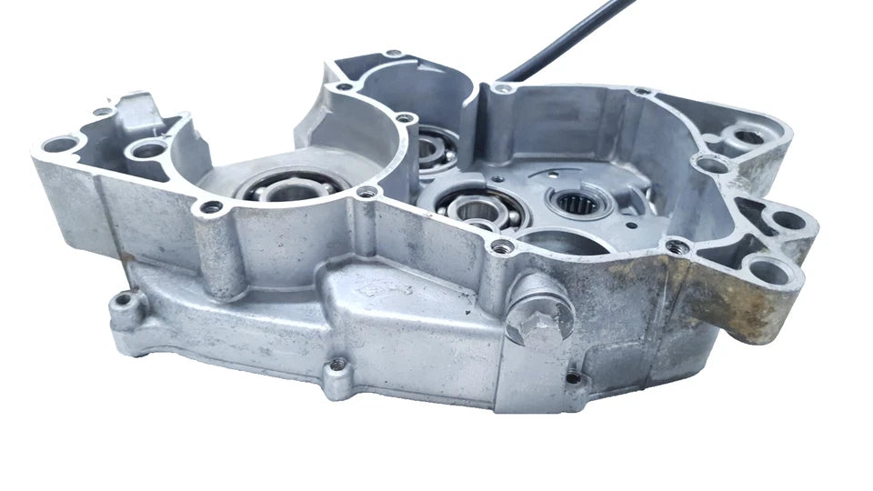 Carter moteur central droit Yamaha DT125LC 1987 n°21 Réf : 10V-15121-02-00