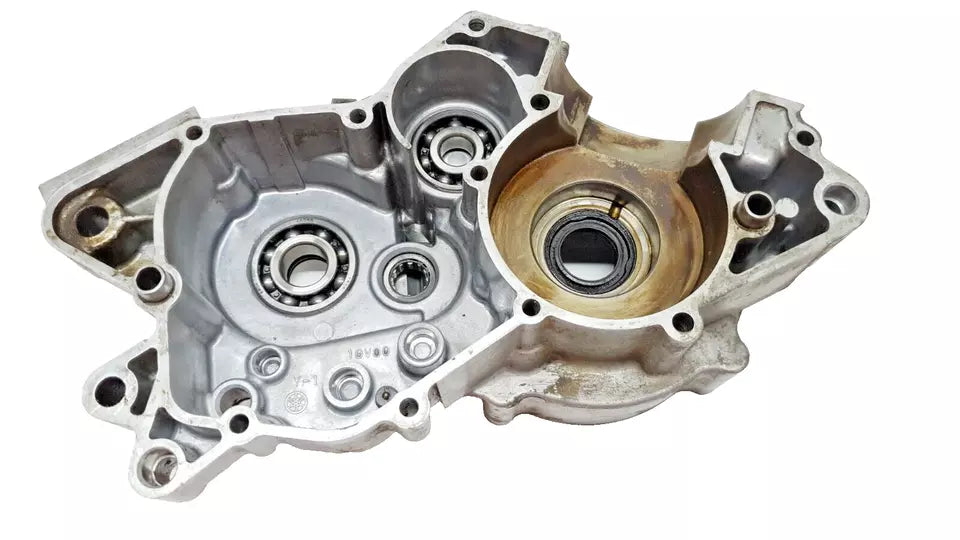 Carter moteur central gauche Yamaha DT125LC 1982 10V