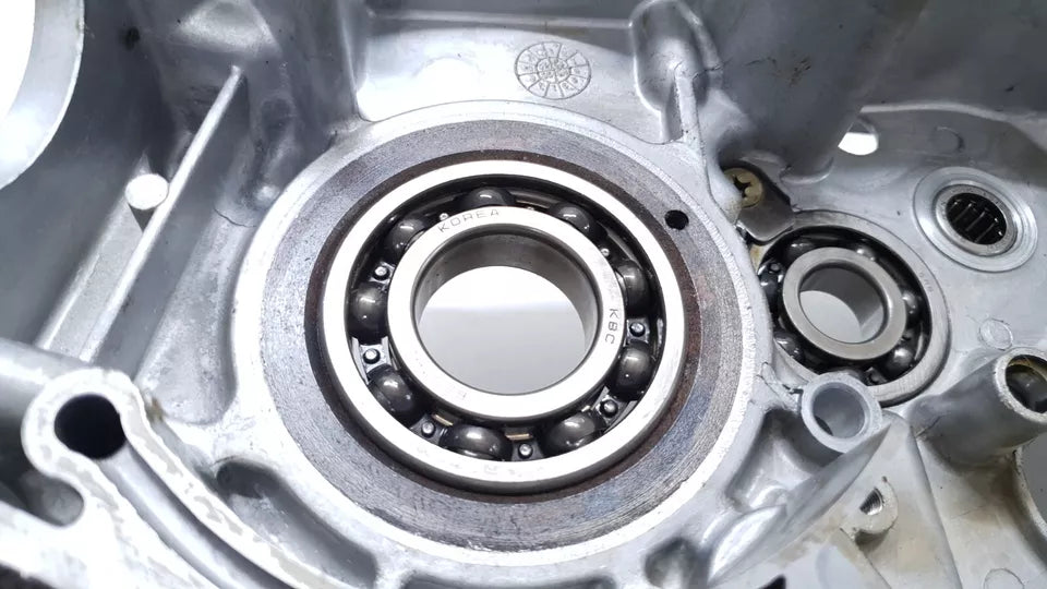 Carter moteur central droit Hyosung Comet GT 125 2003 n°2