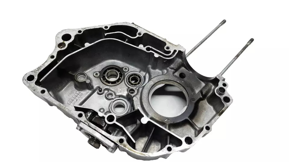 Carter moteur central gauche Suzuki 125 DR 1985 Réf : 11300-42A00-000