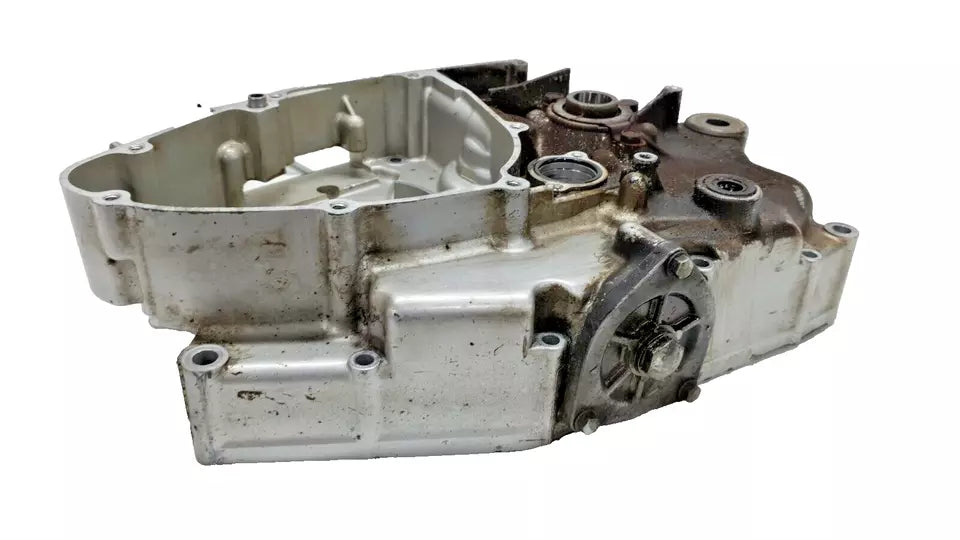 Carter moteur central gauche Suzuki TU-X 125 1999-2001 Réf : 11300-05305-000