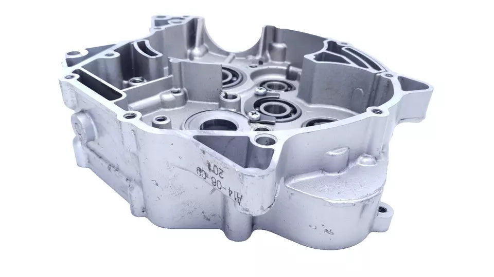 Carter moteur central droit Yamaha YBR 125 2009 Réf : 5VL-W1510-11