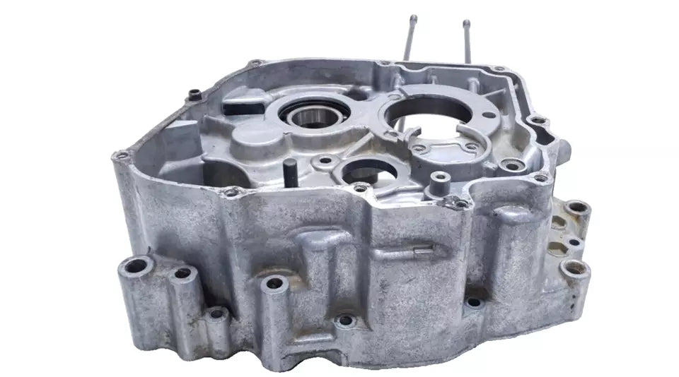 Carter moteur central droit Honda CB 125 T 1980 n°2 Réf : 11100-399-000