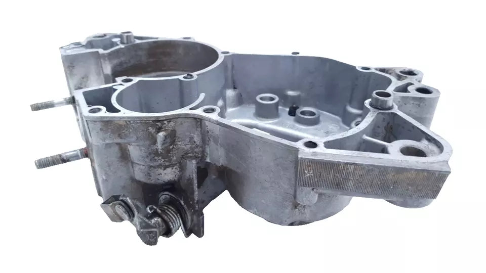 Carter moteur central gauche Yamaha DT125LC 1987 n°20 Réf : 10V-15111-01-00
