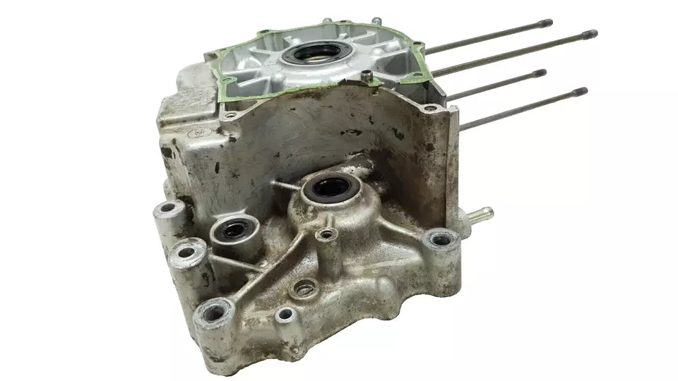 Carter moteur central gauche Honda CM 125 Custom 1985 Réf : 11200-KC2-000
