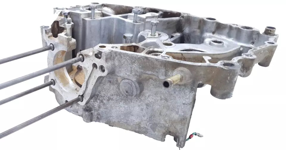 Carter moteur central gauche Honda CM 125 T 1978 n°4 Réf : 11200-399-000