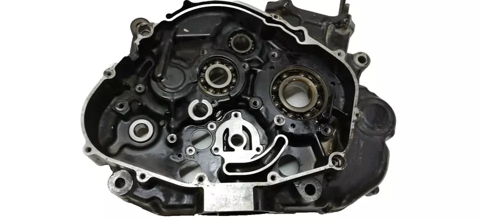 Carter central droit Suzuki 600 DR 1985-1989 Réf : 11300-14A05-000