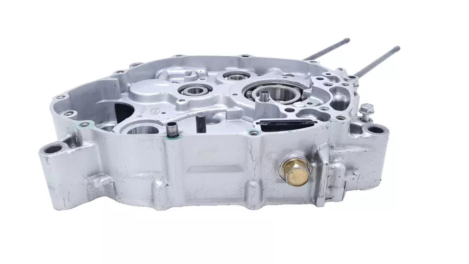 Carter moteur central droit Honda CBR 125 2004 Réf : 11100-KPP-860