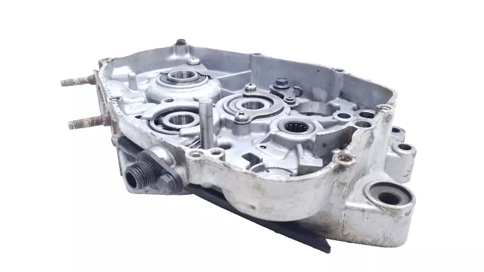 Carter moteur central droit Yamaha DT125LC 1987 n°17 Réf : 10V-15121-02-00