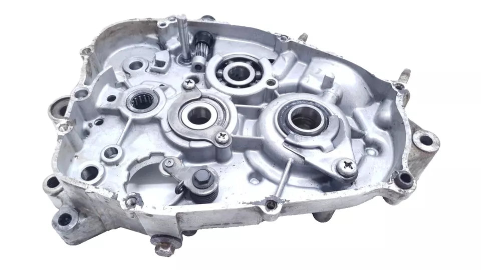 Carter moteur central droit Yamaha DT125LC 1987 n°17 Réf : 10V-15121-02-00