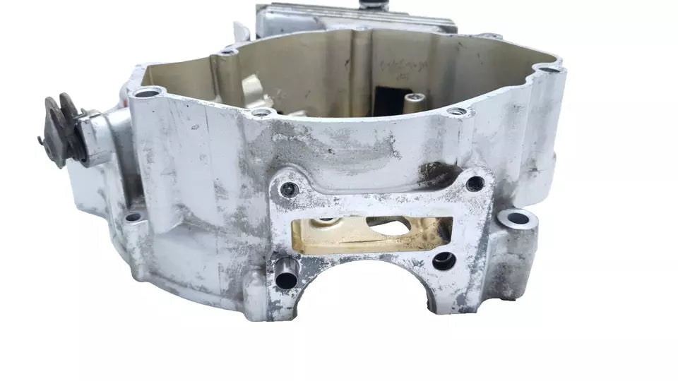 Carter moteur central gauche Yamaha YBR 125 2006 n°3 Réf : 5VL-E5111-10-00