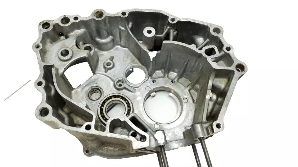 Carter moteur central droit Honda CB125T 1978 Réf : 11100-399-000