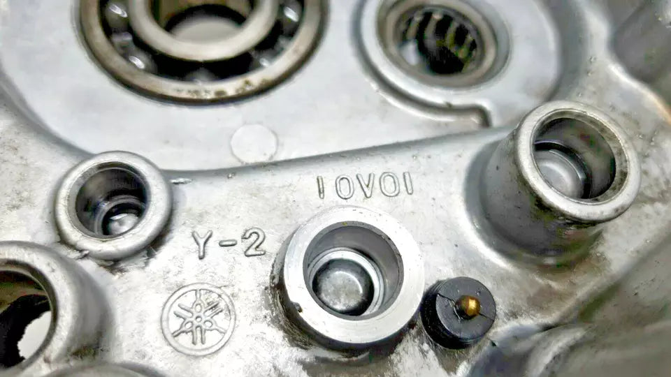 Carter moteur central gauche Yamaha DT125LC 1987 n°5 Réf : 10V-15111-01-00