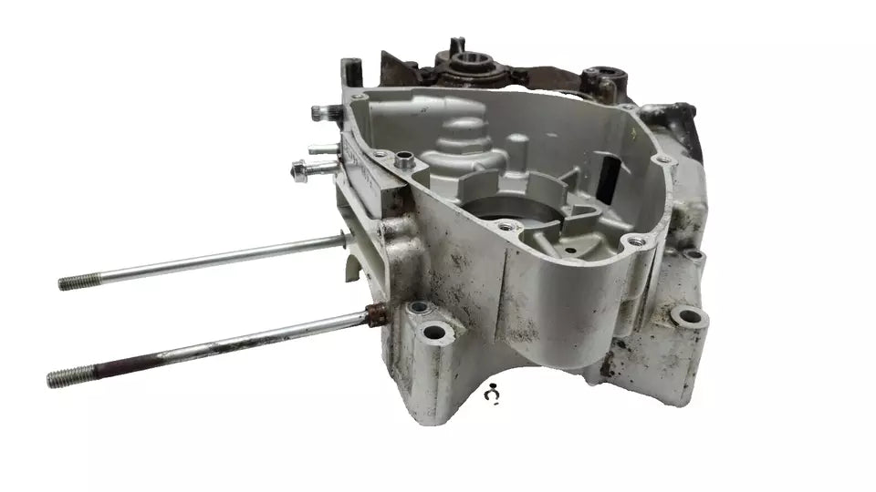 Carter moteur central gauche Suzuki TU-X 125 1999-2001 Réf : 11300-05305-000