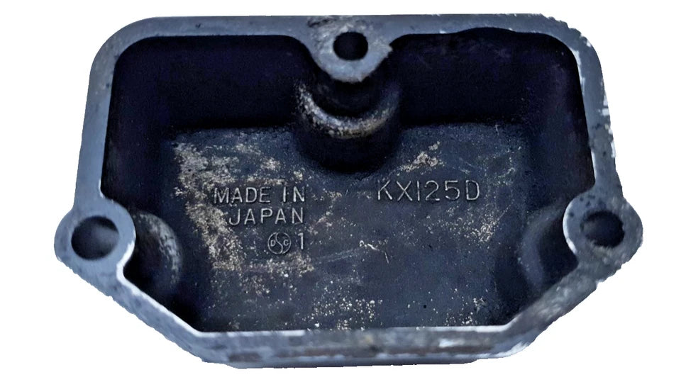 Cache valve gauche Kawasaki KMX 125 1988 Réf : 140901506
