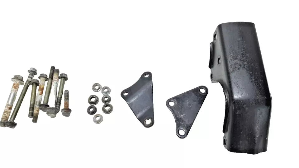 Supports moteur Yamaha YBR 125 2006 Réf : 5VLF13160100