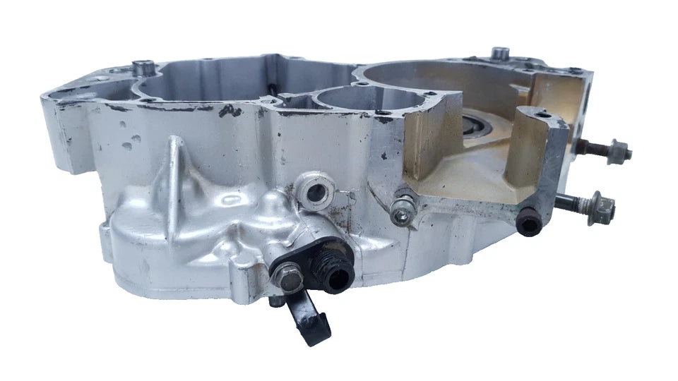 Carter moteur central droit Yamaha TDR 125 2002 n°2 Réf : 3BN151210400