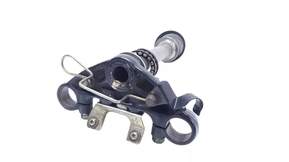 Té de fourche inférieur Yamaha YBR 125 2005 n°2 Réf : 5VL-F331X-00-00
