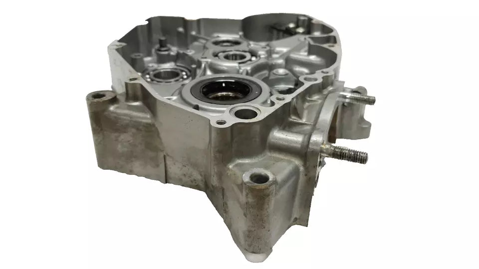 Carter moteur central droit Suzuki TSR 125 1990 Réf : 11300-03D00-000