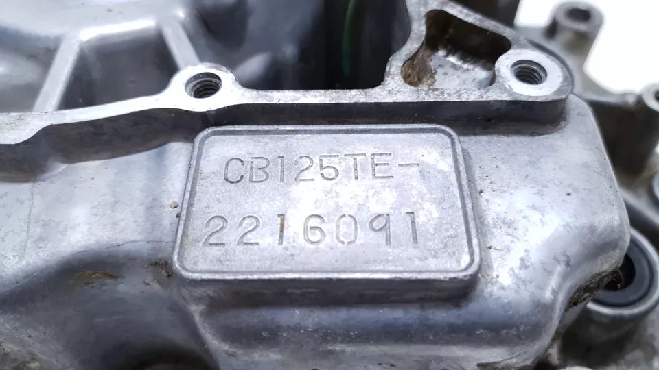 Carter moteur central gauche Honda CB 125T 1980 n°2 Réf 11200-399-000