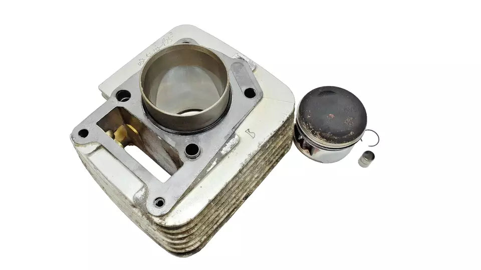 Cylindre et piston 54mm Yamaha YBR 125 2005 Réf : 5VL-E1310-00-00