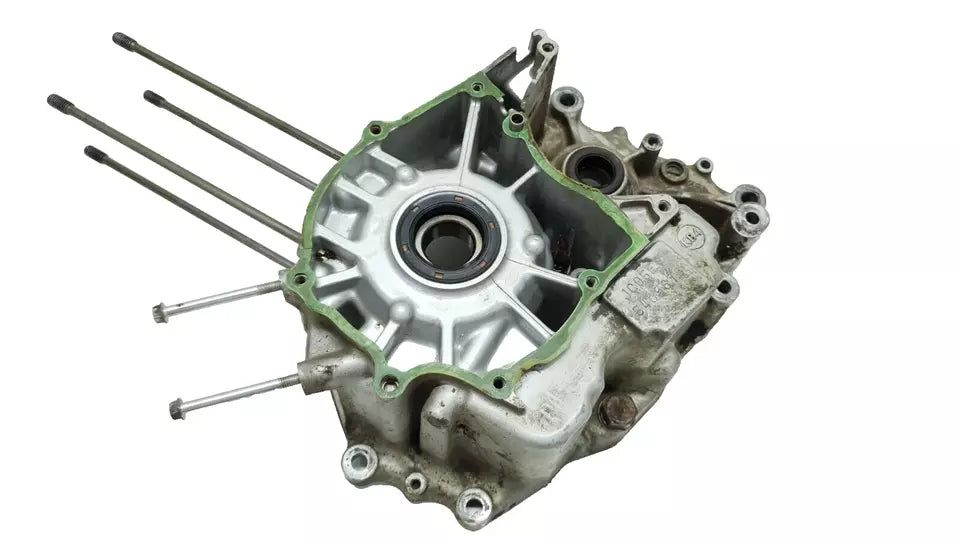 Carter moteur central gauche Honda CM 125 Custom 1985 Réf : 11200-KC2-000