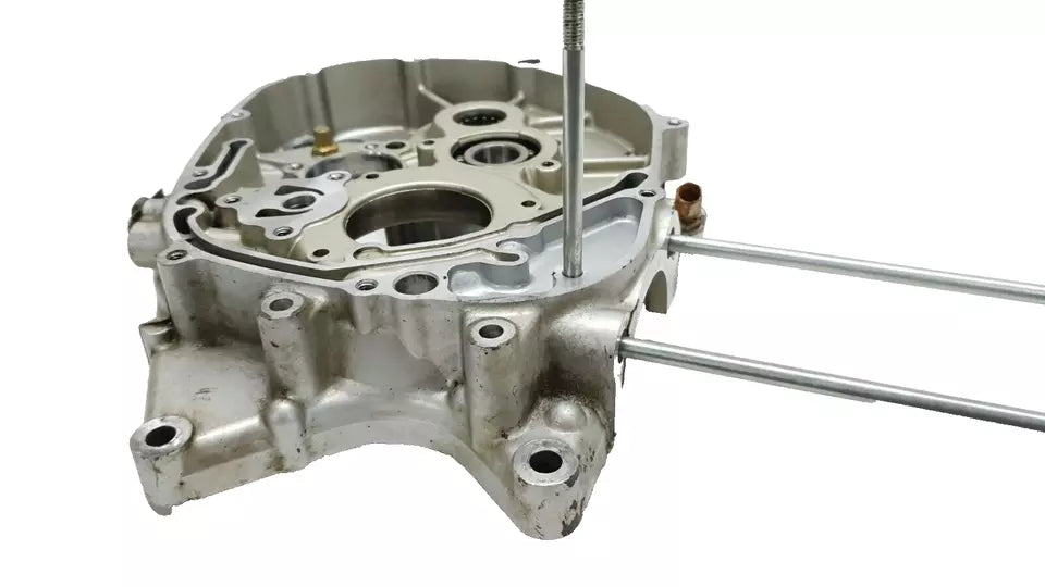 Carter moteur central droit Suzuki GN125 1982-2001 Réf : 11300-05305-000