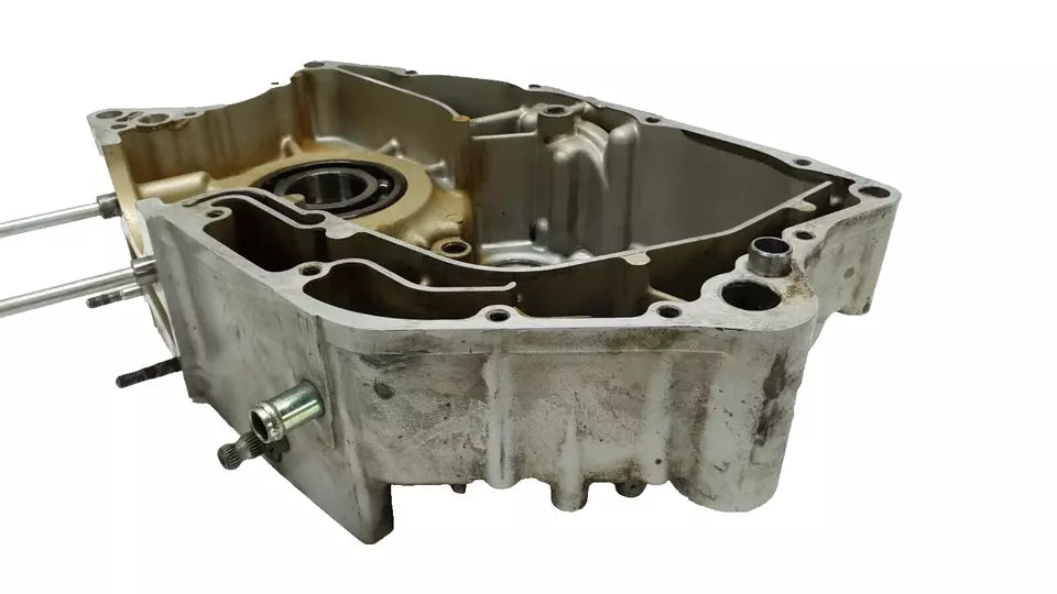 Carter moteur central gauche Suzuki GN 125 2001 Réf: 11300-05303-000