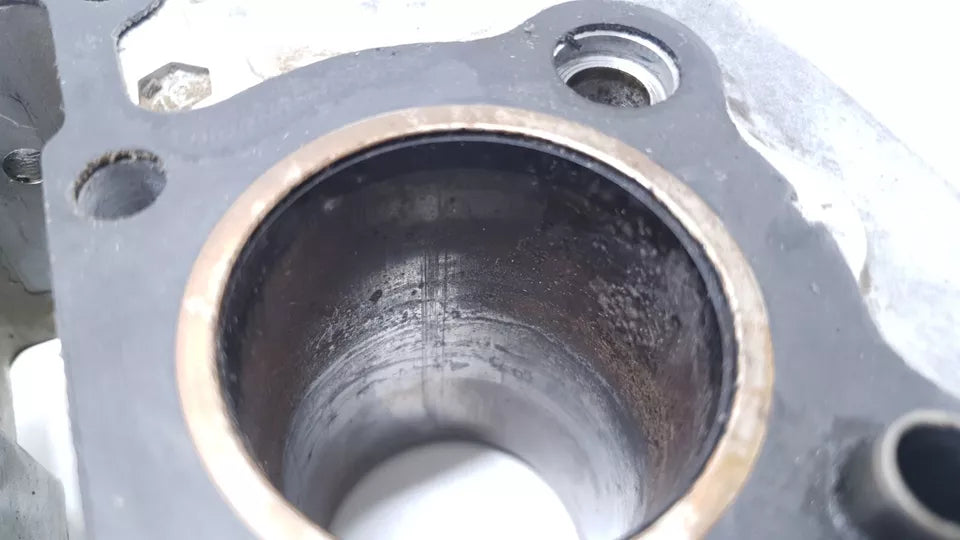 Cylindre & pistons 44mm Honda CB 125 T 1980 n°2 Réf : 12100-399-000