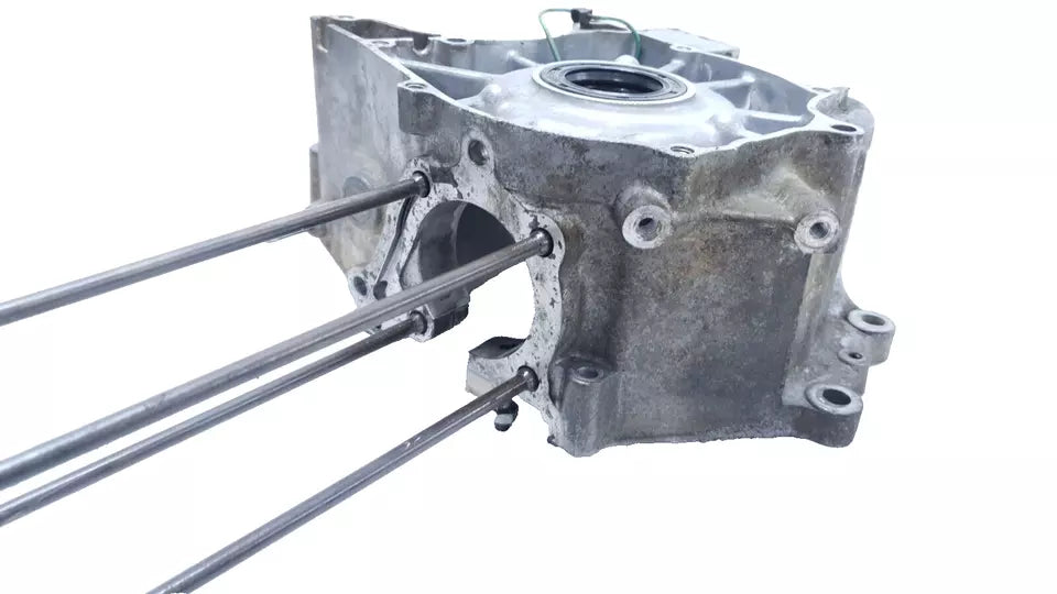 Carter moteur central gauche Honda CM 125 T 1981 Réf : 11200-399-000