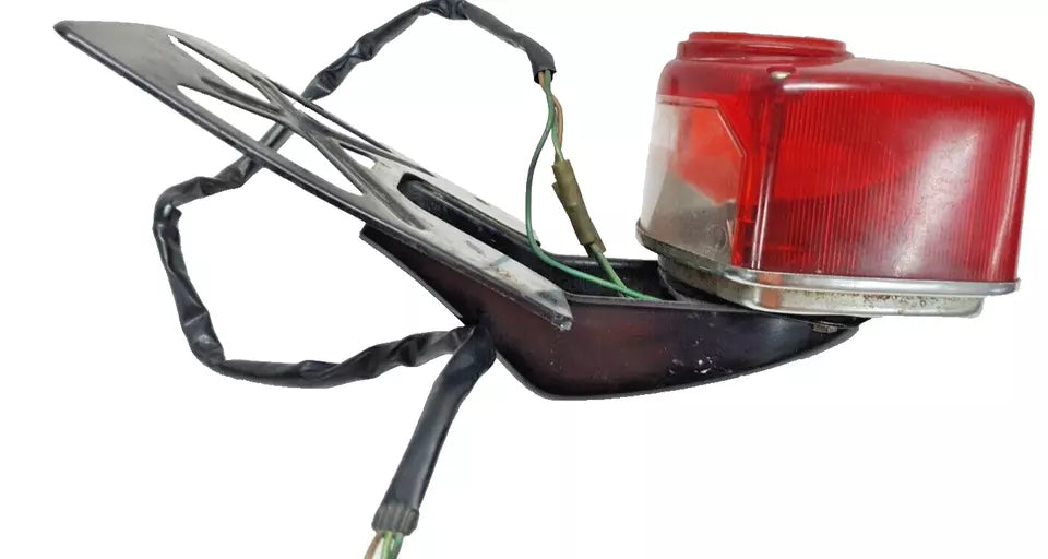 Feu arrière - Support de plaque Honda CM 125 T 1978-1981 n°3 Réf : 33701-126-721