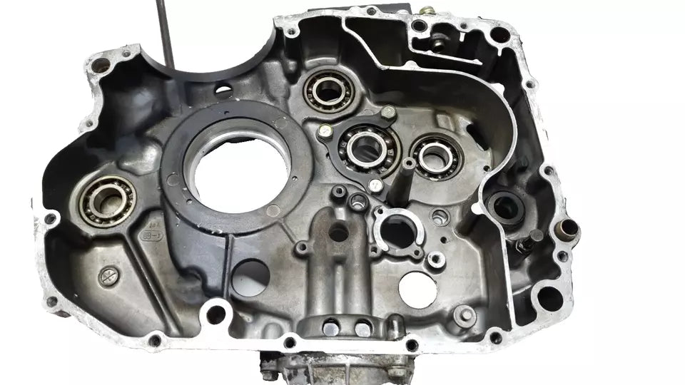 Carter moteur central droit Suzuki 600 DR 1989 Réf : 11300-14A05-000
