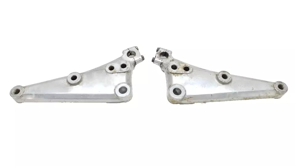 Support de reposes pieds Honda CB125T 1978 n°2 Réf : 50610-399-000