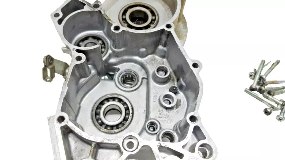 Carter moteur central gauche Yamaha DT125LC 1987 n°5 Réf : 10V-15111-01-00