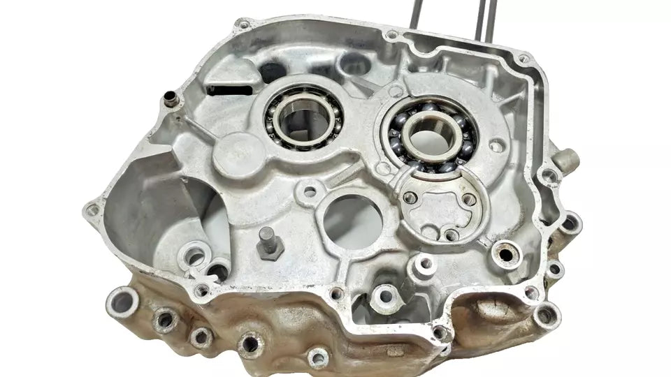 Carter moteur central droit Honda CM 125 T 1978-1981 n°3 Réf : 11100-399-000