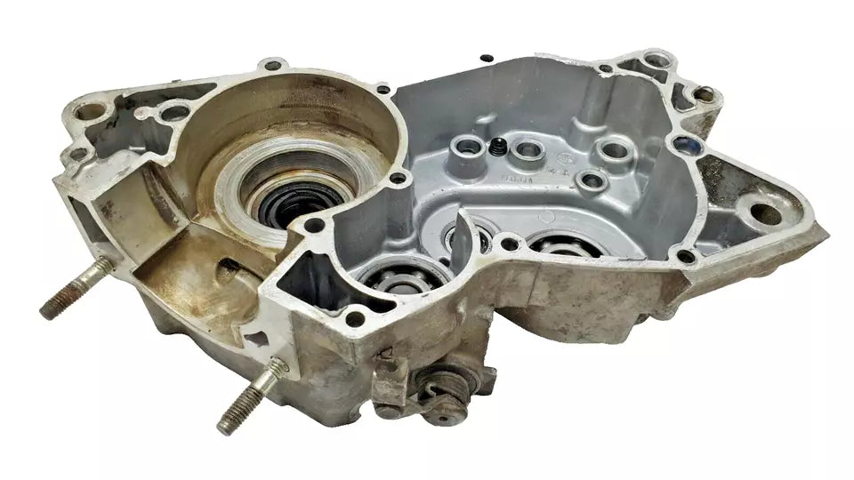 Carter moteur central gauche Yamaha DT125LC 1987 n°6 Réf : 10V-15111-01-00