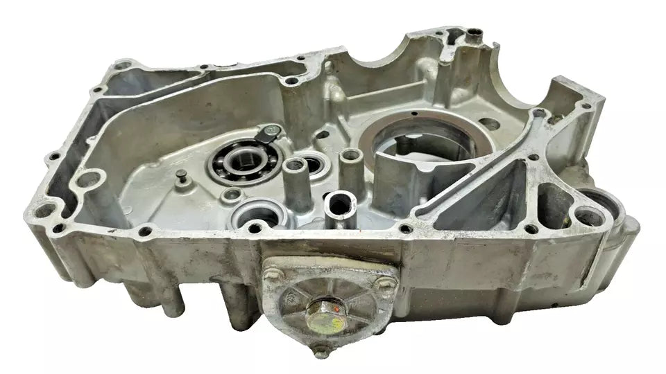 Carter moteur central gauche Hyosung Comet GT 125 2003