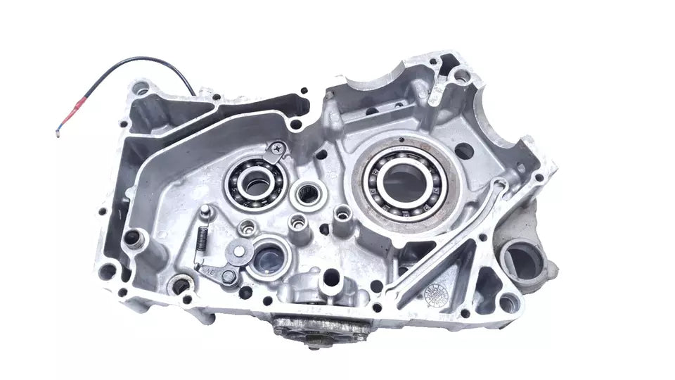 Carter moteur central gauche Hyosung Comet GT 125 2004