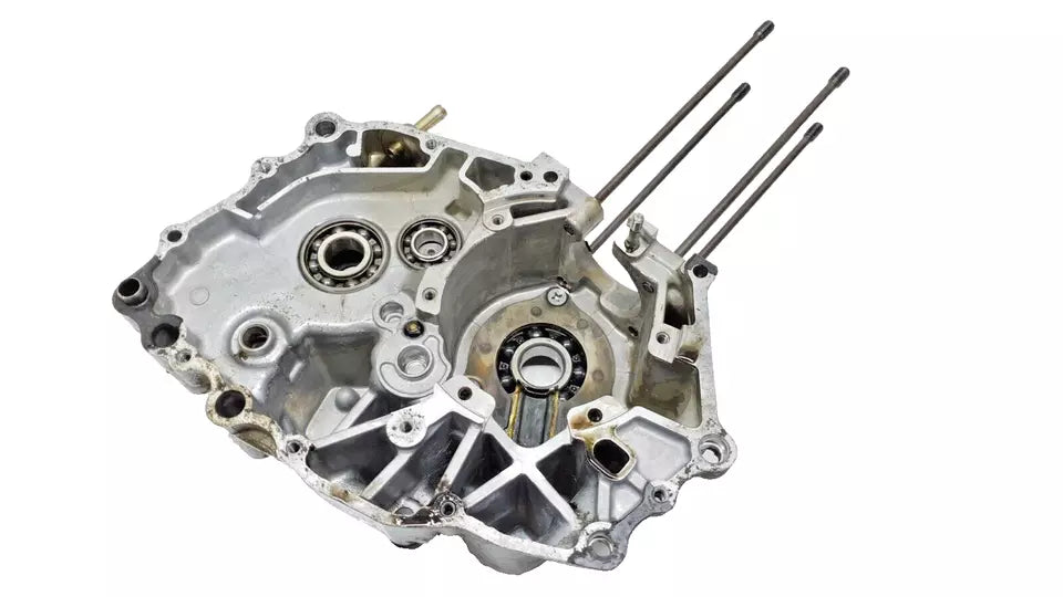 Carter moteur central gauche Honda CM 125 T 1978-1981 Réf : 11200-399-000