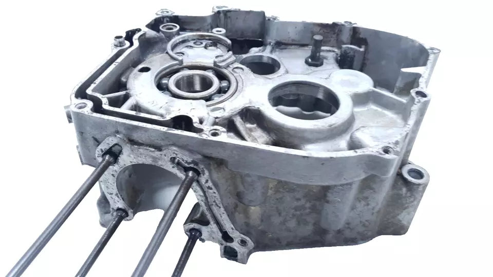 Carter moteur central droit Honda CM 125 T 1981 Réf : 11100-399-000