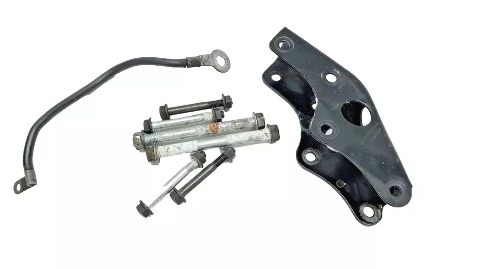 Supports moteur Honda CM 125 Custom 1985 Réf : 50351-KB4-000ZA