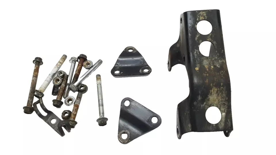 Supports moteur Suzuki GN 125 2001 Réf : 41992-05300-000