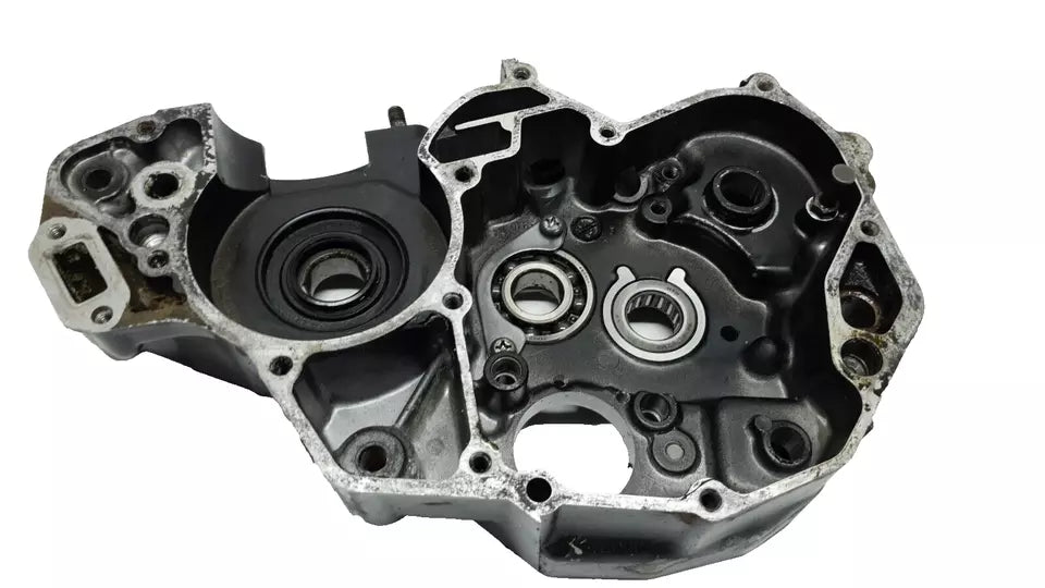 Carter moteur central droit Suzuki TSX 125 1984 Réf : 11304-01890-000