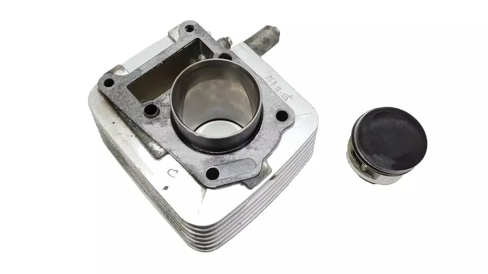 Cylindre & piston 54mm Yamaha XT125X 2008 n°2 Réf : 5VLE13101000