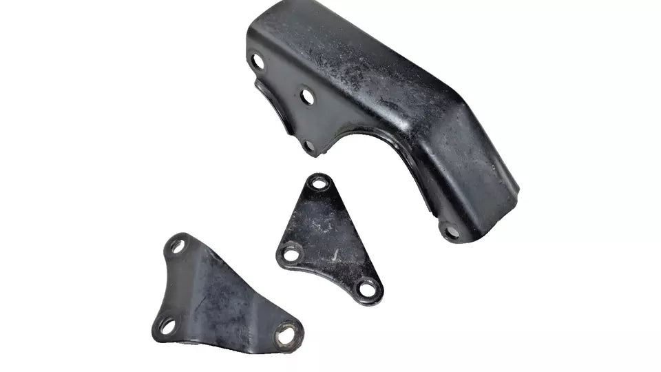 Supports moteur Yamaha YBR 125 2006 Réf : 5VLF13160100
