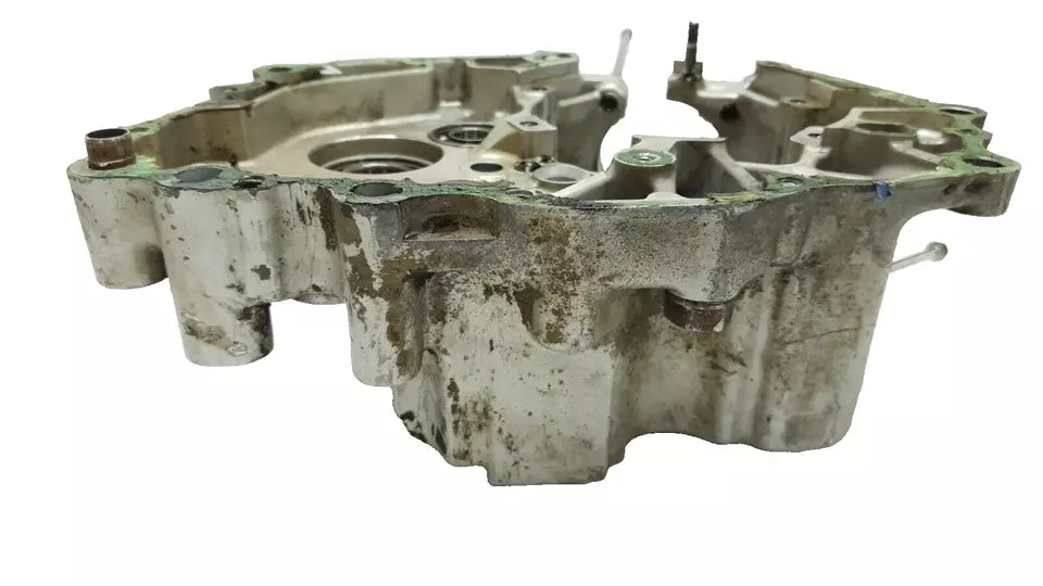 Carter moteur central gauche Honda CM 125 Custom 1985 Réf : 11200-KC2-000