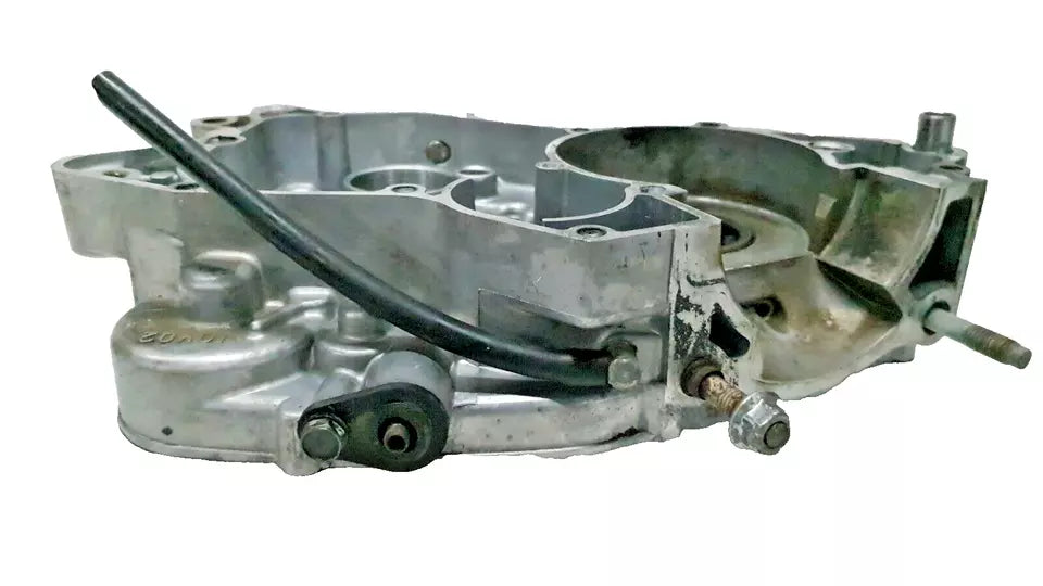 Carter moteur central droit Yamaha DT125LC 1987 n°2 Réf : 10V-15121-02-00